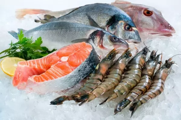 Người bệnh thủy đậu nên kiêng ăn tôm, cua, cá, hải sản